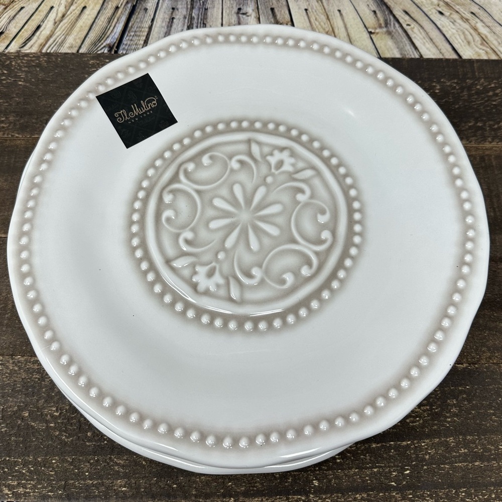 NWT Il Mulino White Melamine Dinnerware (4 Dinner Plates)